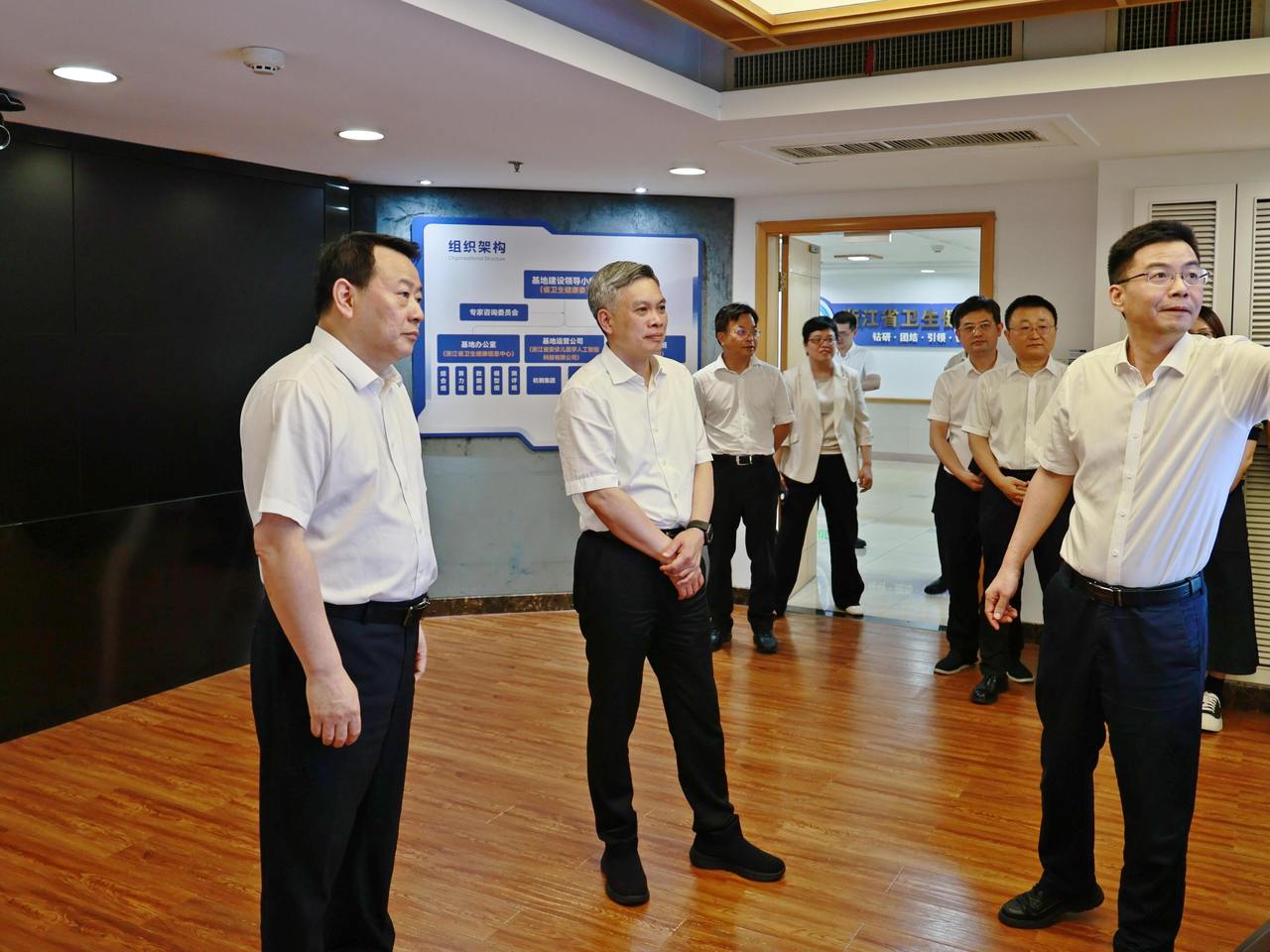 刘捷在全省平台经济高质量发展大会上强调 持续擦亮平台经济“金名片” 加快推动平台经济高质量发展强省建设