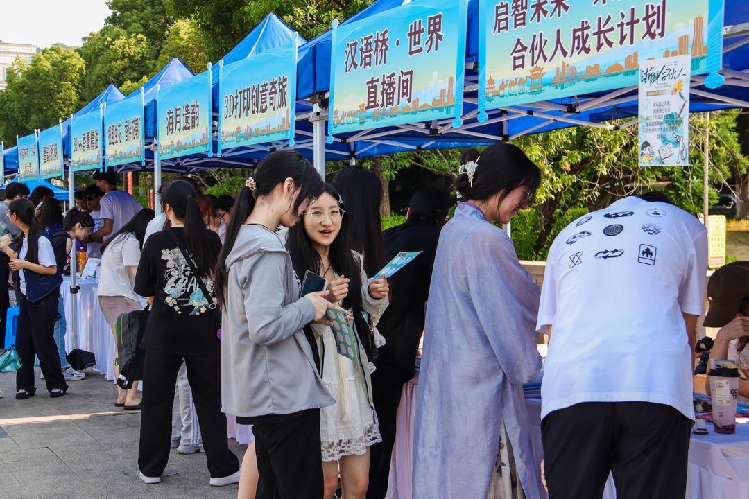 学校举办创新创业文化节。.jpg