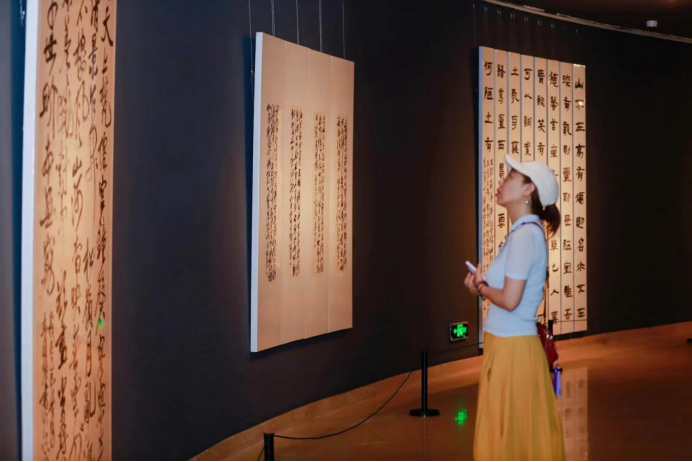“极目楚天——湖北美术学院中国画与书法作品展”在中国美术馆开幕3994.png