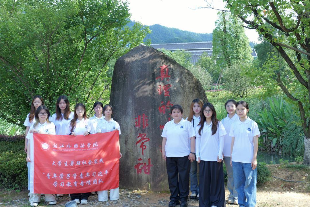 1实践团参观学习.jpg