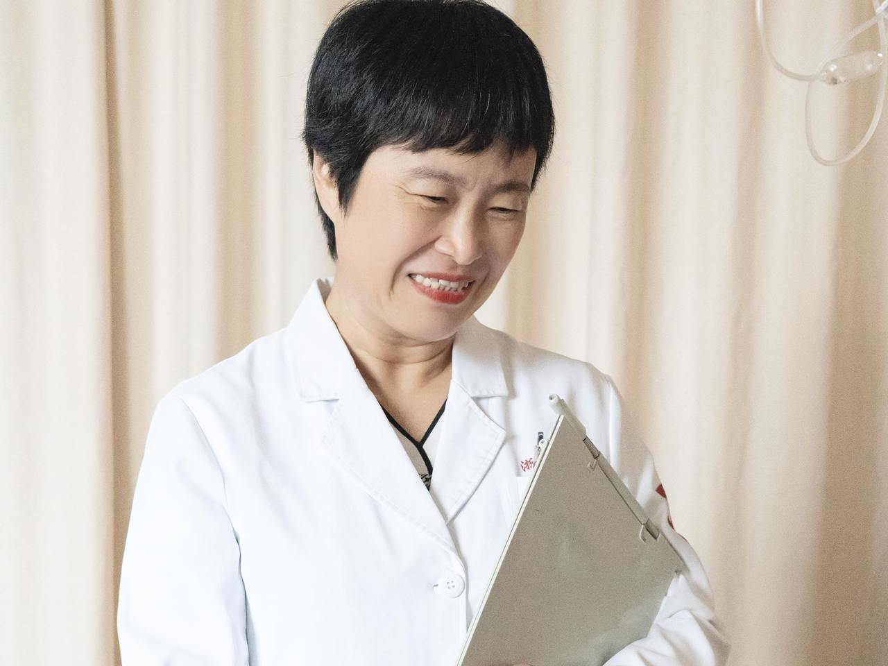 最美医生引领，人生中场，优雅绽放