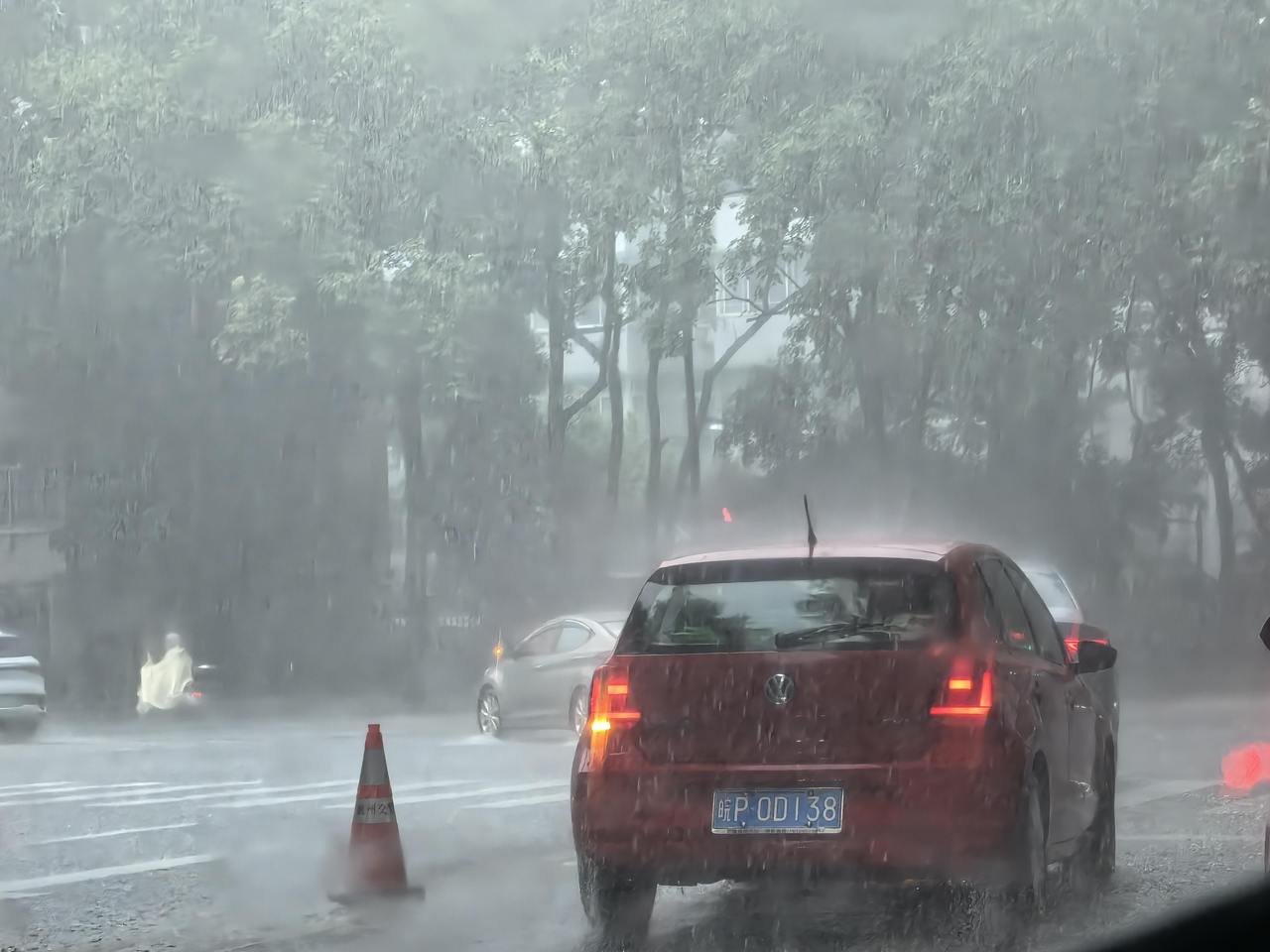 小心，今天午后雷阵雨超猛！高温缓解要到9月