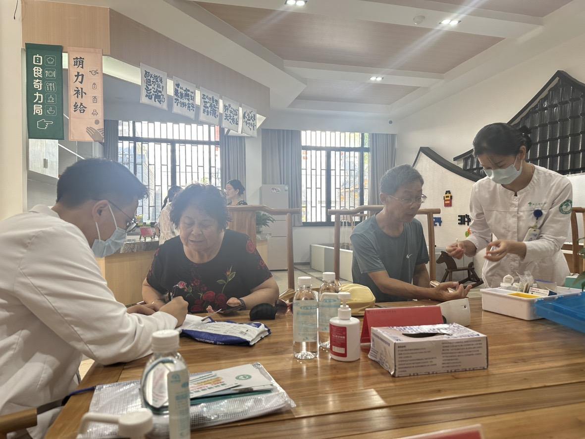 健康送到家门口 温情洋溢邻里间