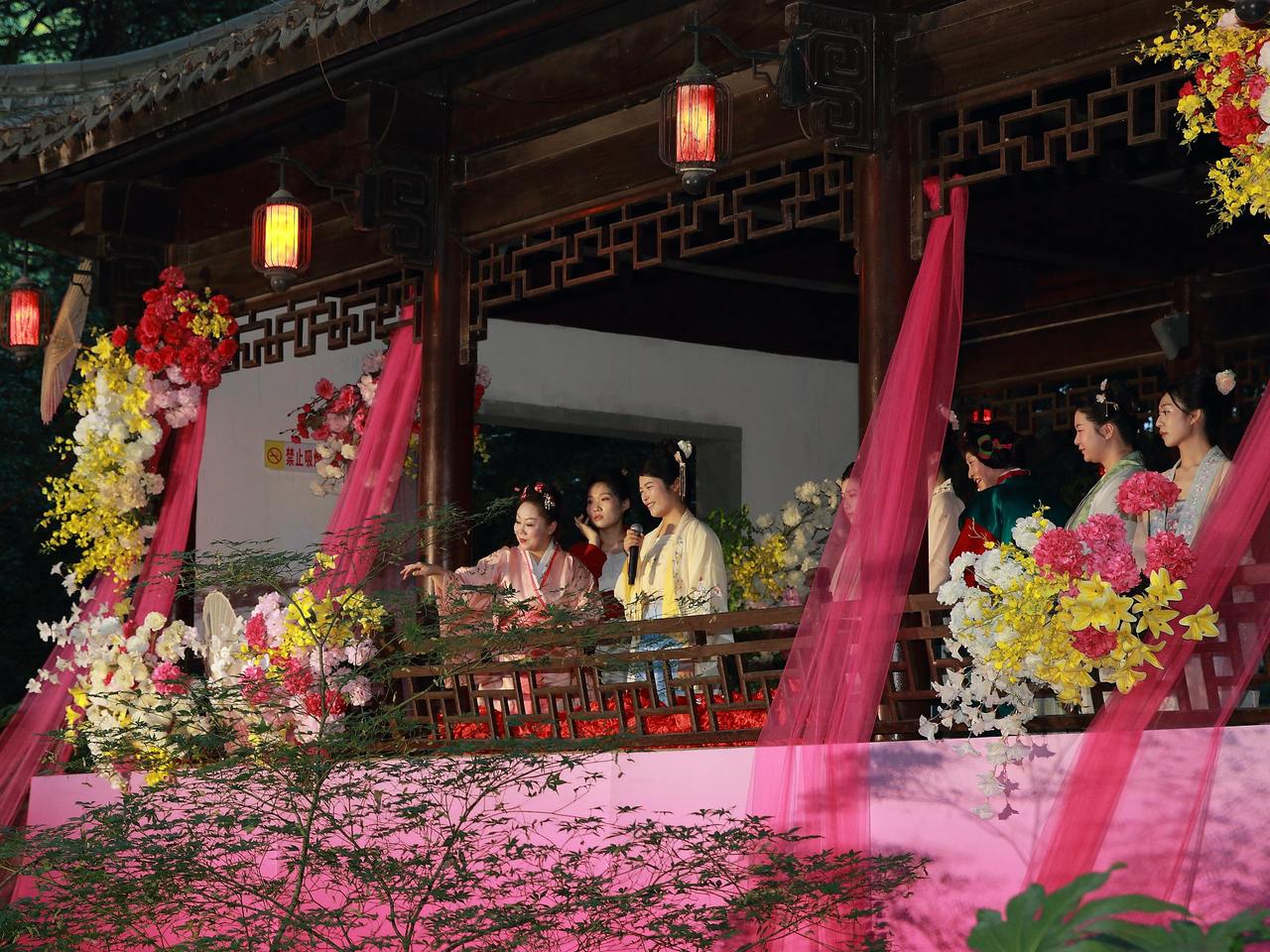 “乞巧”仪式感拉满 拱墅半山七夕园游会浪漫启幕