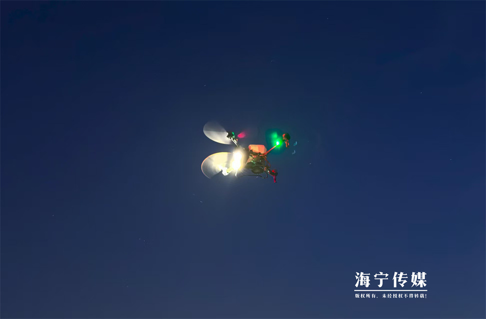 避开高温熬通宵！海宁田间“飞手”一夜撒完10吨化肥