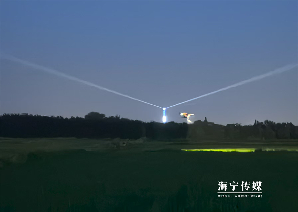 避开高温熬通宵！海宁田间“飞手”一夜撒完10吨化肥