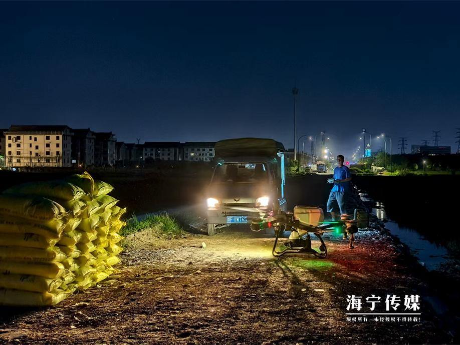 避开高温熬通宵!海宁田间“飞手”一夜撒完10吨化肥