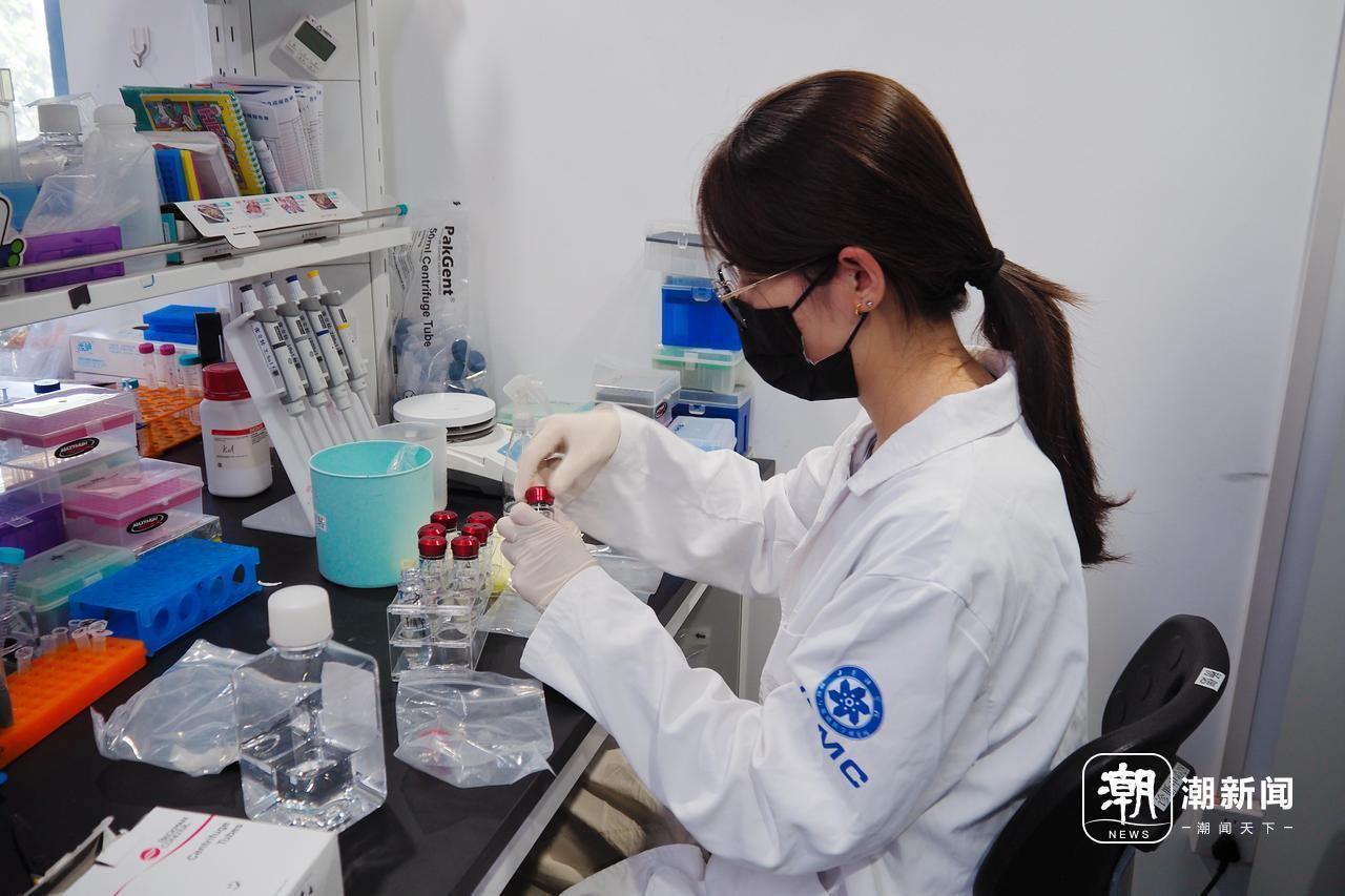 2-3 科研人员在实验过程中。潮新闻记者 吴馥梅 摄.JPG