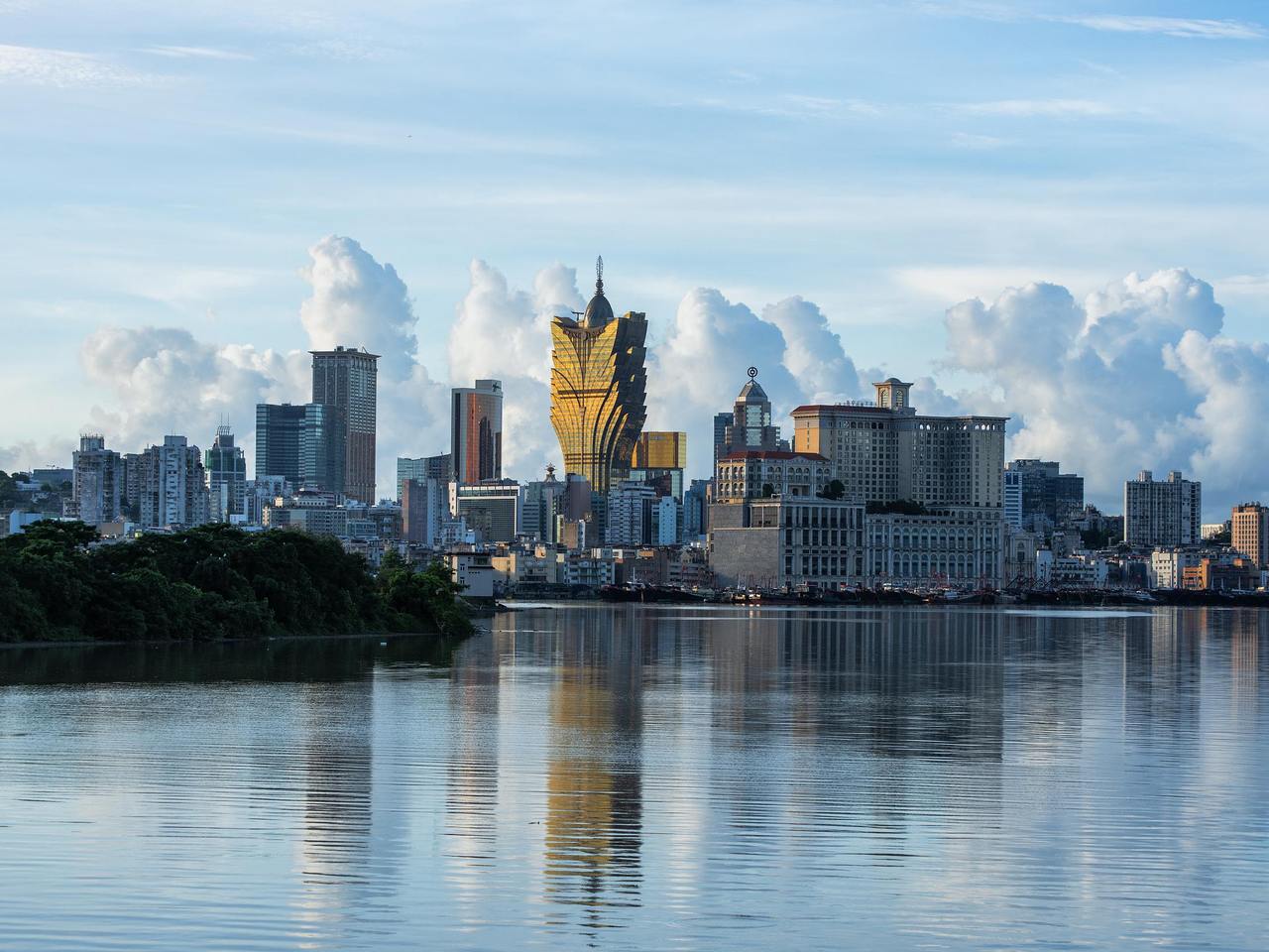 国务院港澳办：全面落实“爱国者治澳”原则推进符合澳门实际高质量民主