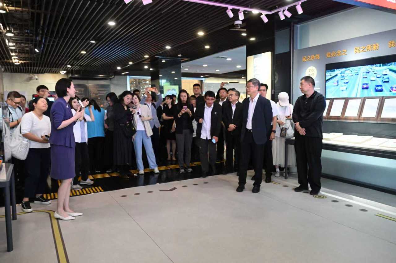 ce8355a4902e4ce403f2bbfc1f7e11c0.jpg