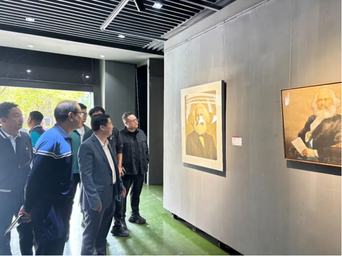 以画为媒:鄂滇高校联展《艺馨向党·画说马克思》在昆开幕(1)1081.png
