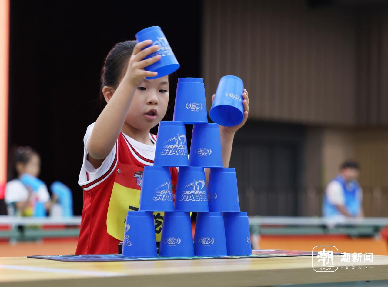 杭州市第三届青少年竞技叠杯公开赛举行