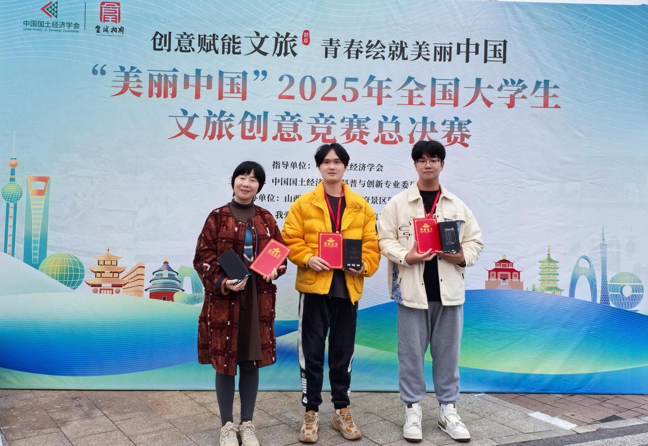 右一为童骏腾.jpg