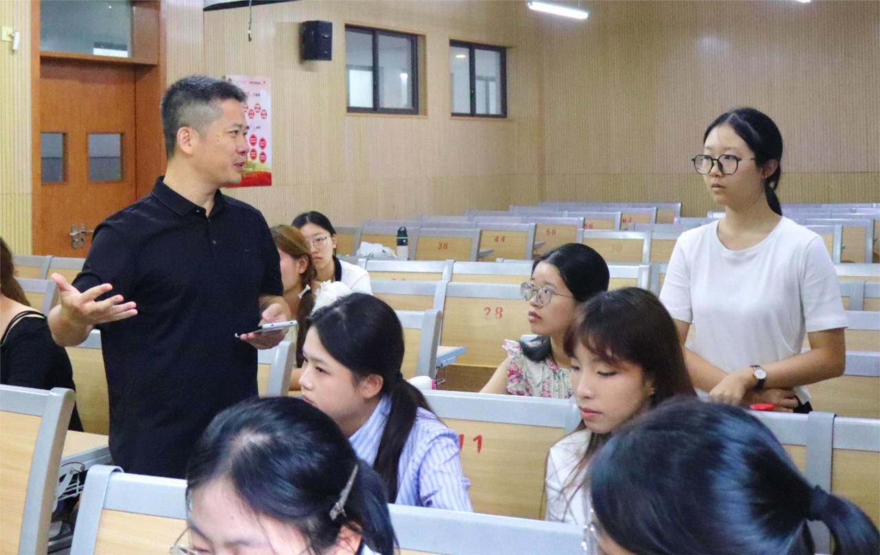 袁锐老师课堂1.jpg