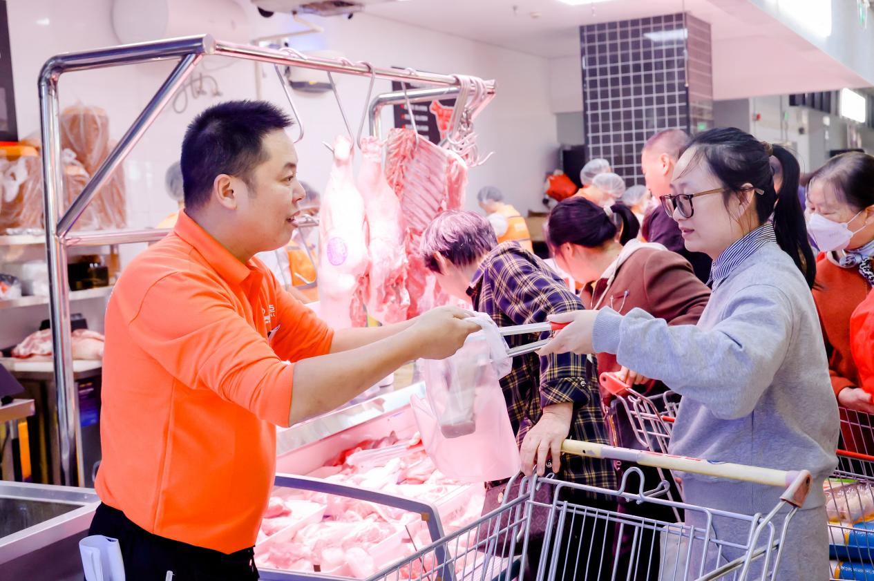 物美杭州临平1号店升级亮相 秋冬降温季送上“新鲜暖体验”
