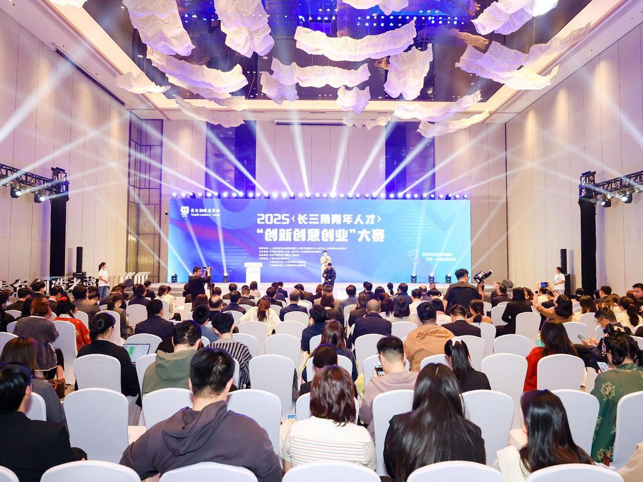 凤凰湖畔立起商业新地标!嘉兴首座宝龙运营的商业广场来了