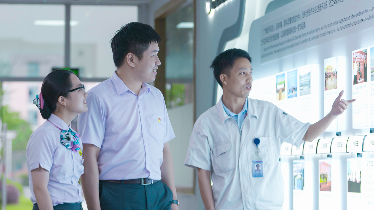 农行杭州分行科技金融服务团队走访科技企业.png