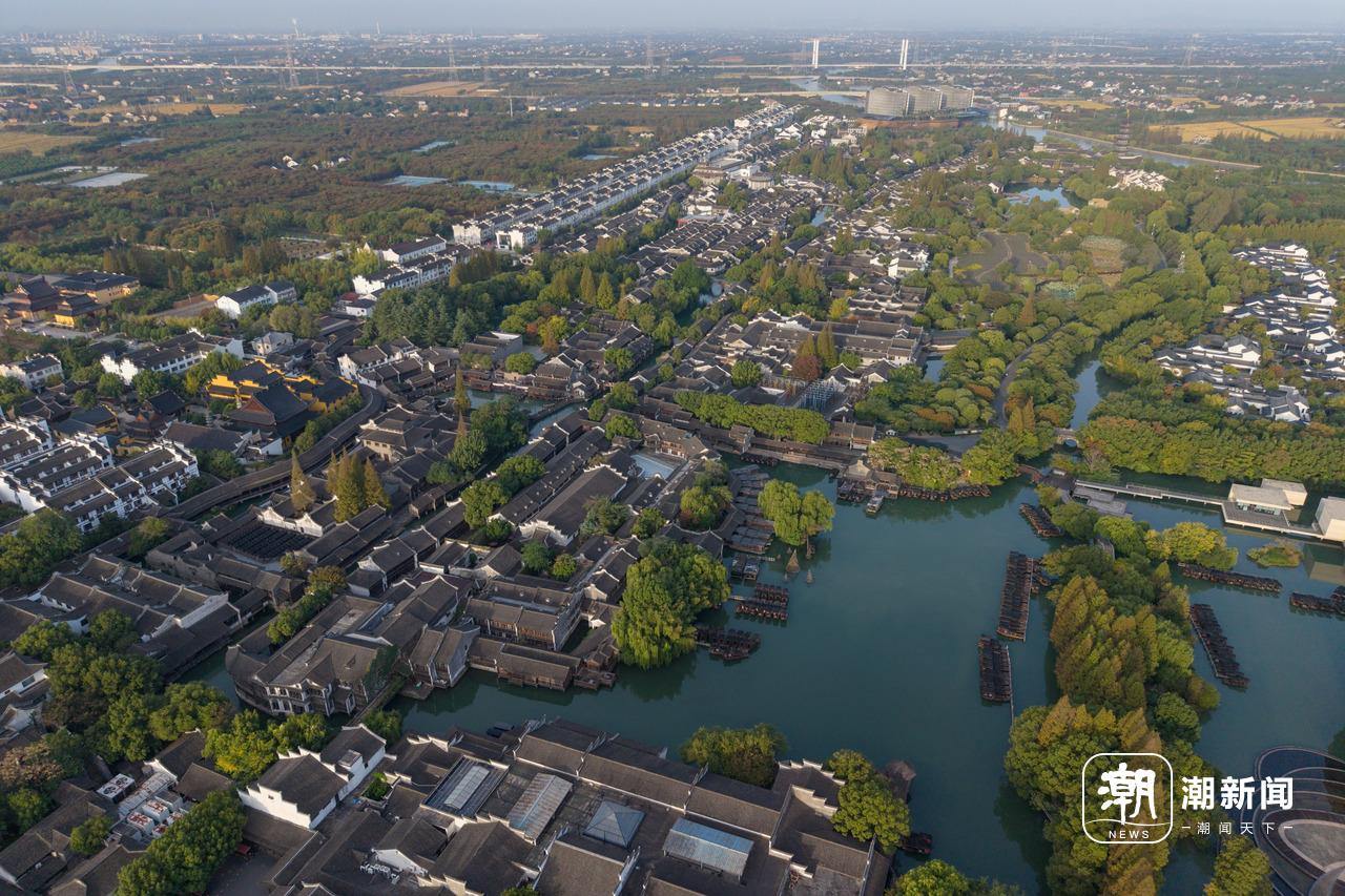 11月3日 乌镇景区和会展中心的航拍 记者 倪雁强 王志杰 通讯员 沈磊.jpg