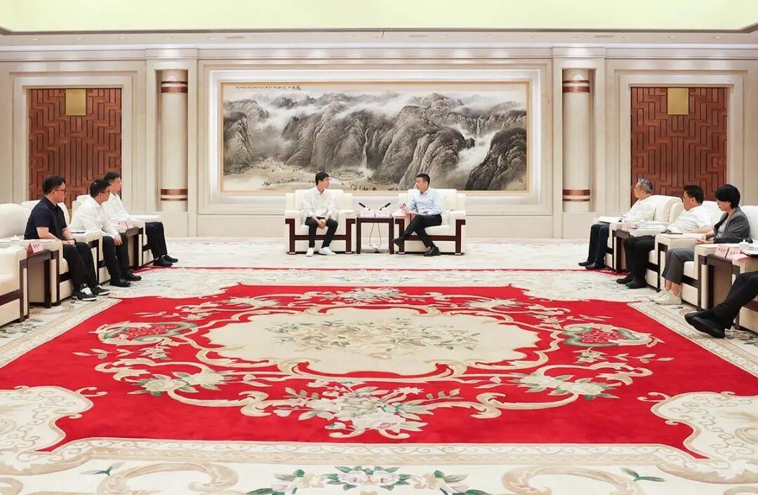 市长汤飞帆会见王兴兴一行。唐严 摄.jpg