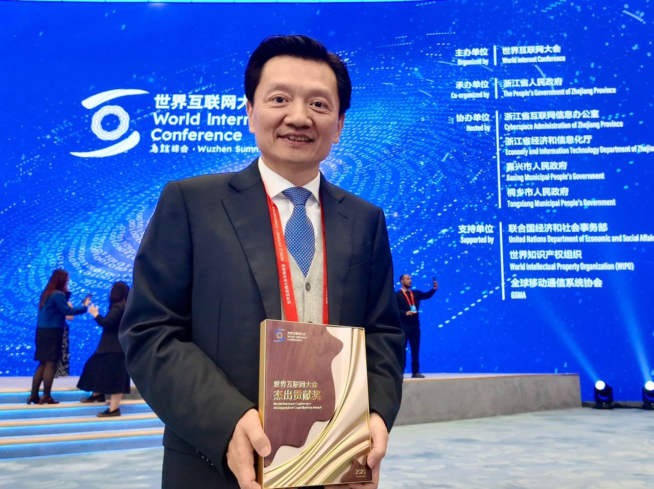 专访安恒信息董事长范渊:“AI+安全”让数智未来更加普惠