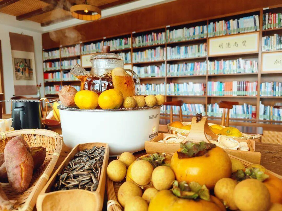 山野暖意正浓：“罐罐烤奶”与围炉煮茶成秋冬新宠