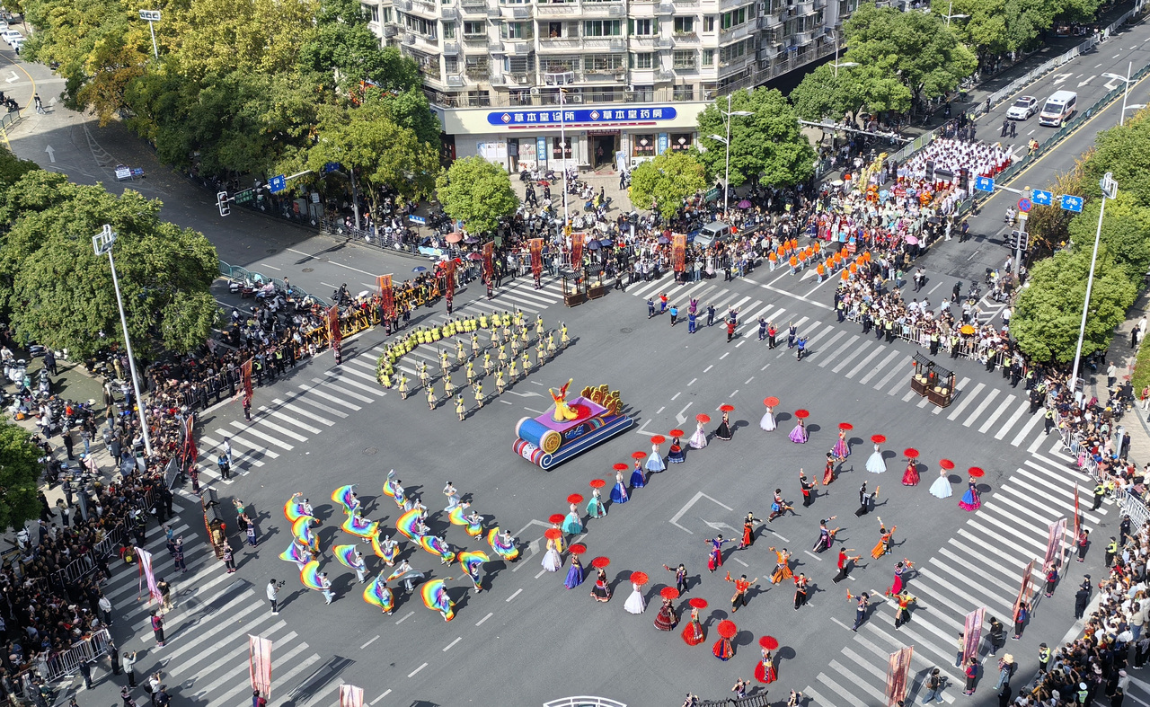 浙报头版 | 第六届国际摄影研讨会暨2025丽水摄影节开幕 千余场展览邀你共赴光影之约