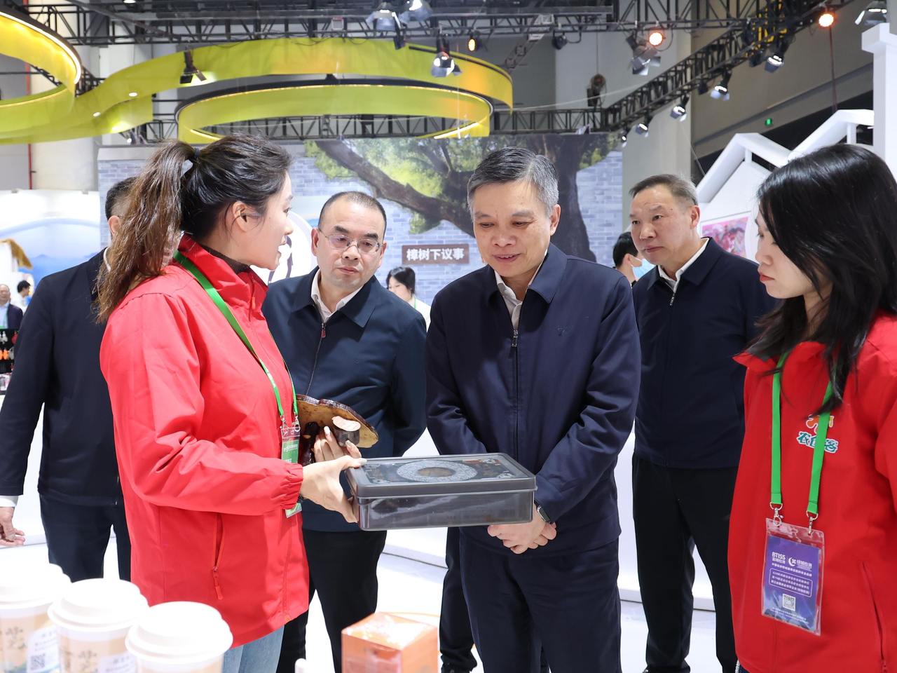 刘捷在考察2025浙江农业博览会时强调 让现代农业发展成果惠及更广大人民群众