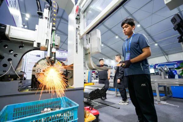 瑞安企业在机械装备展上展示高精度切割技术 孙凛 摄.jpg