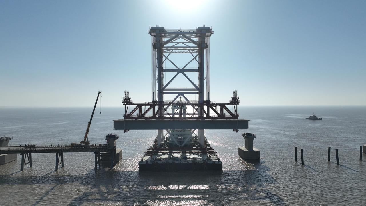 杭州湾跨海铁路桥宁波侧提速 海中引桥全面架梁