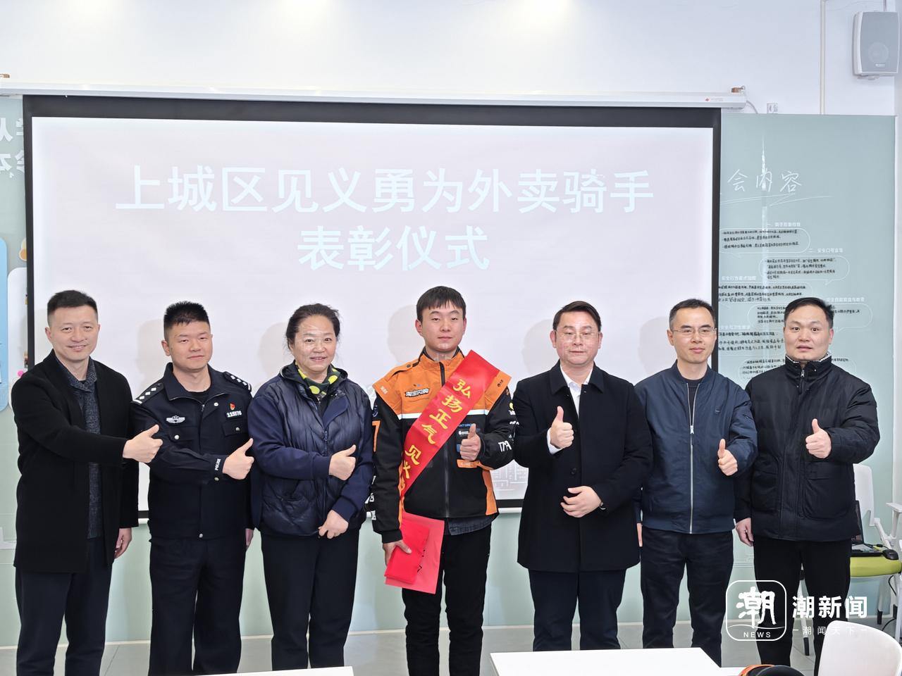 柴振朋接受表彰。王伊灵 摄.jpg