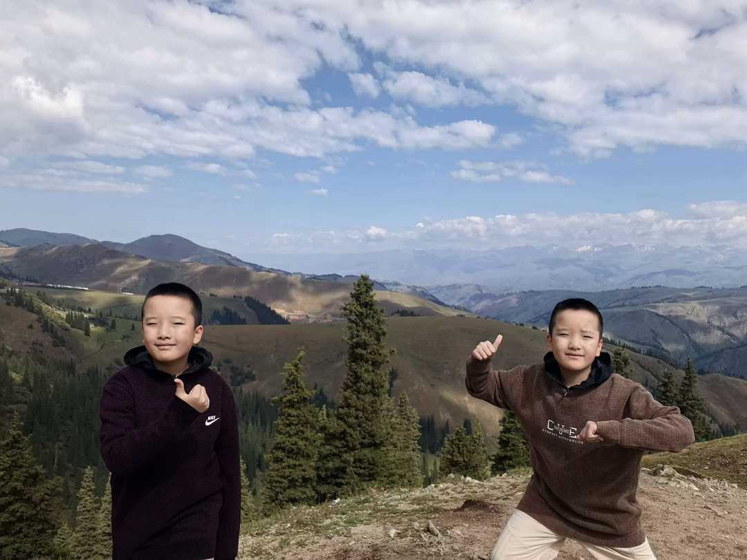 左侧大宝,右侧二宝.jpg