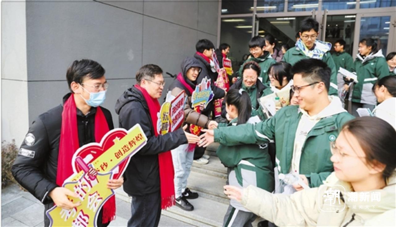 我省2026年首场高考昨开考 近64万名考生走进考场应考