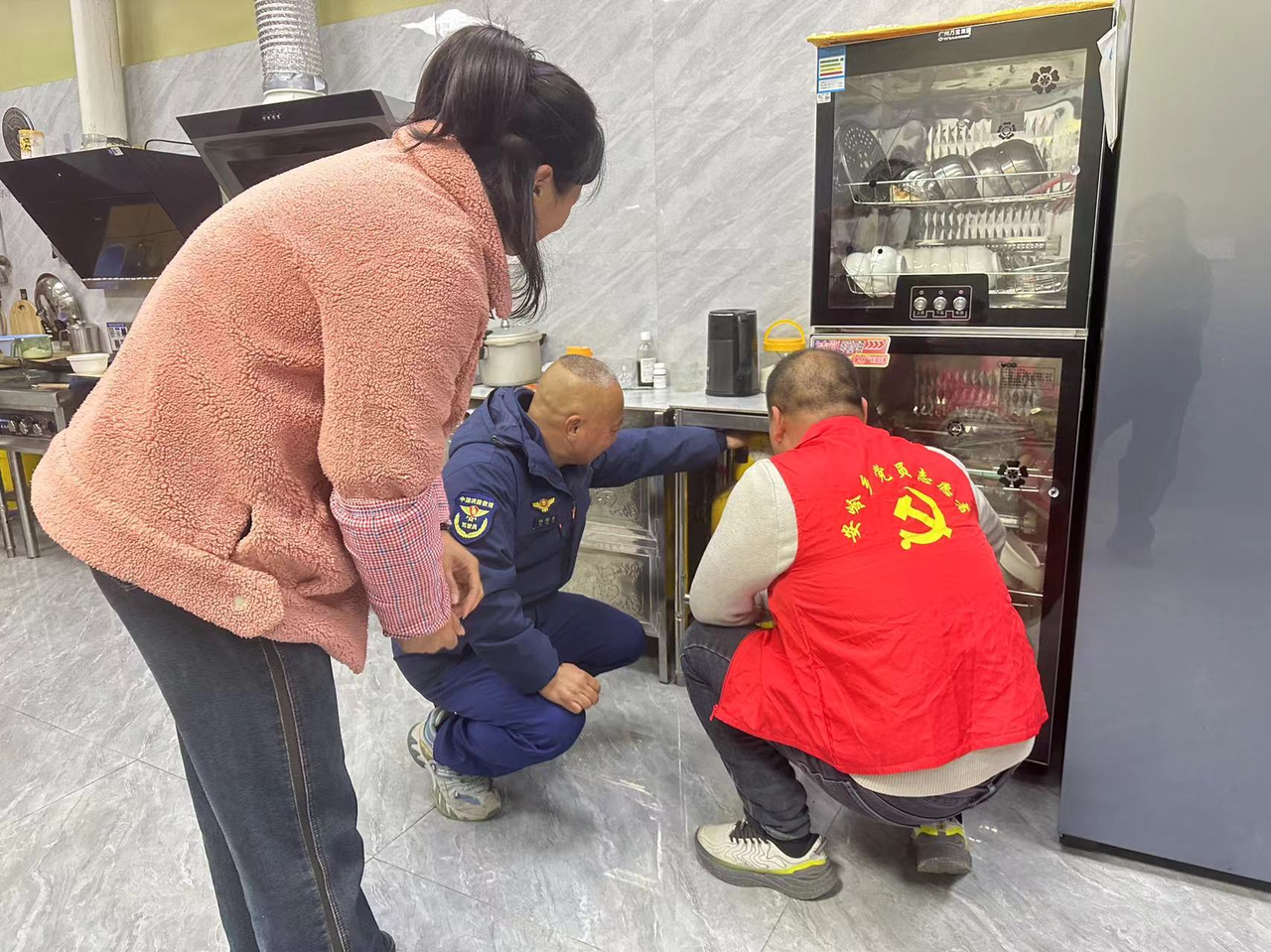 仙居安岭乡：凝聚各方暖心力量筑牢寒潮民生防线