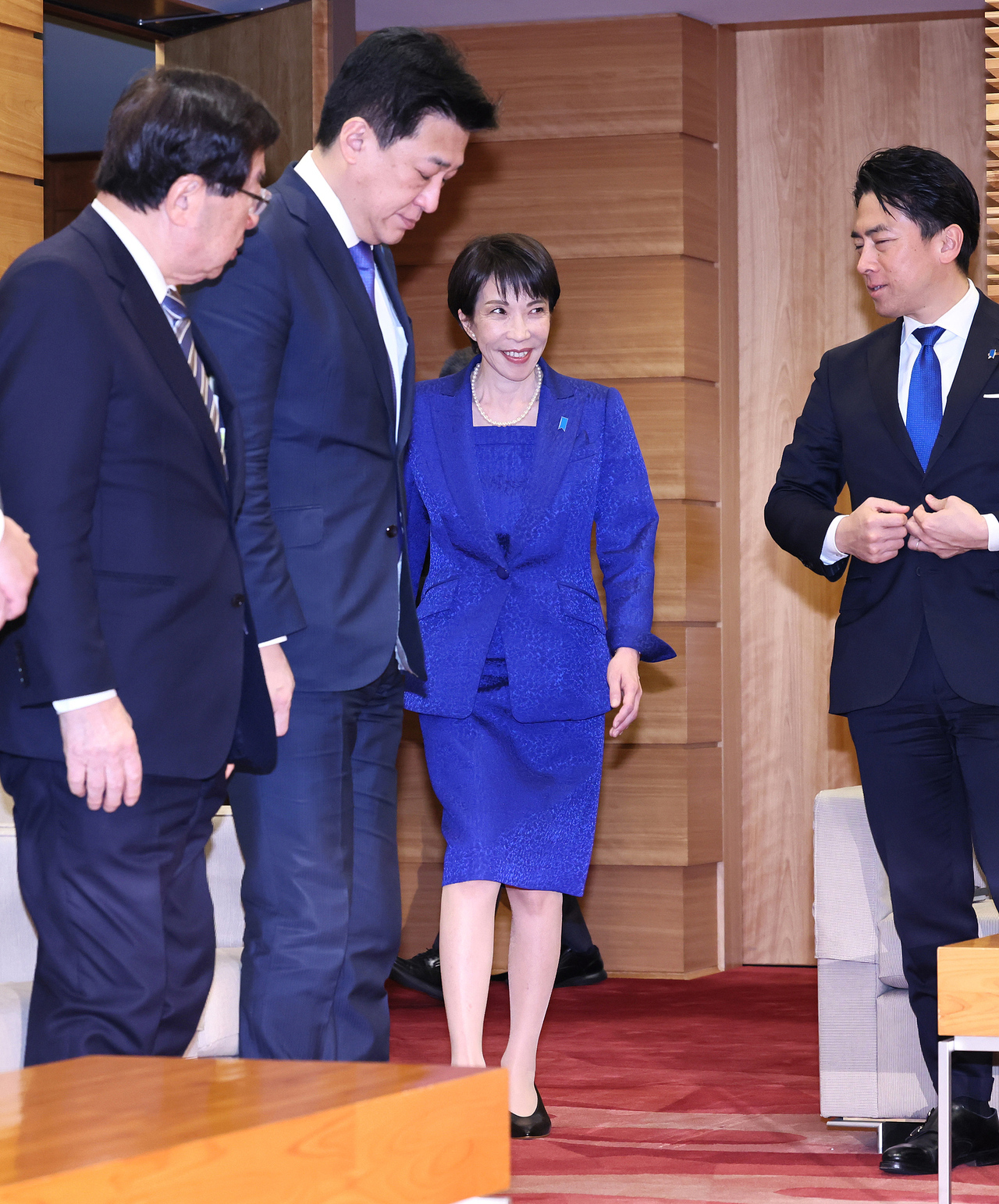 1月23日,高市早苗在首相官邸出席临时内阁会议。图源:视觉中国.jpg