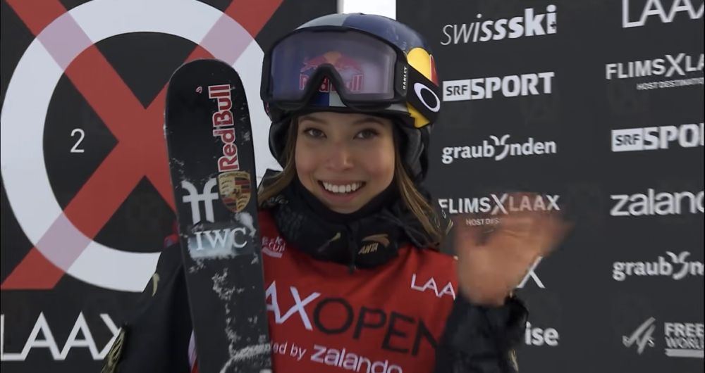 1月17日于瑞士莱克斯举行的国际雪联自由式滑雪坡面障碍技巧世界杯分站赛中,谷爱凌夺得女子金牌。图片来源:新华社