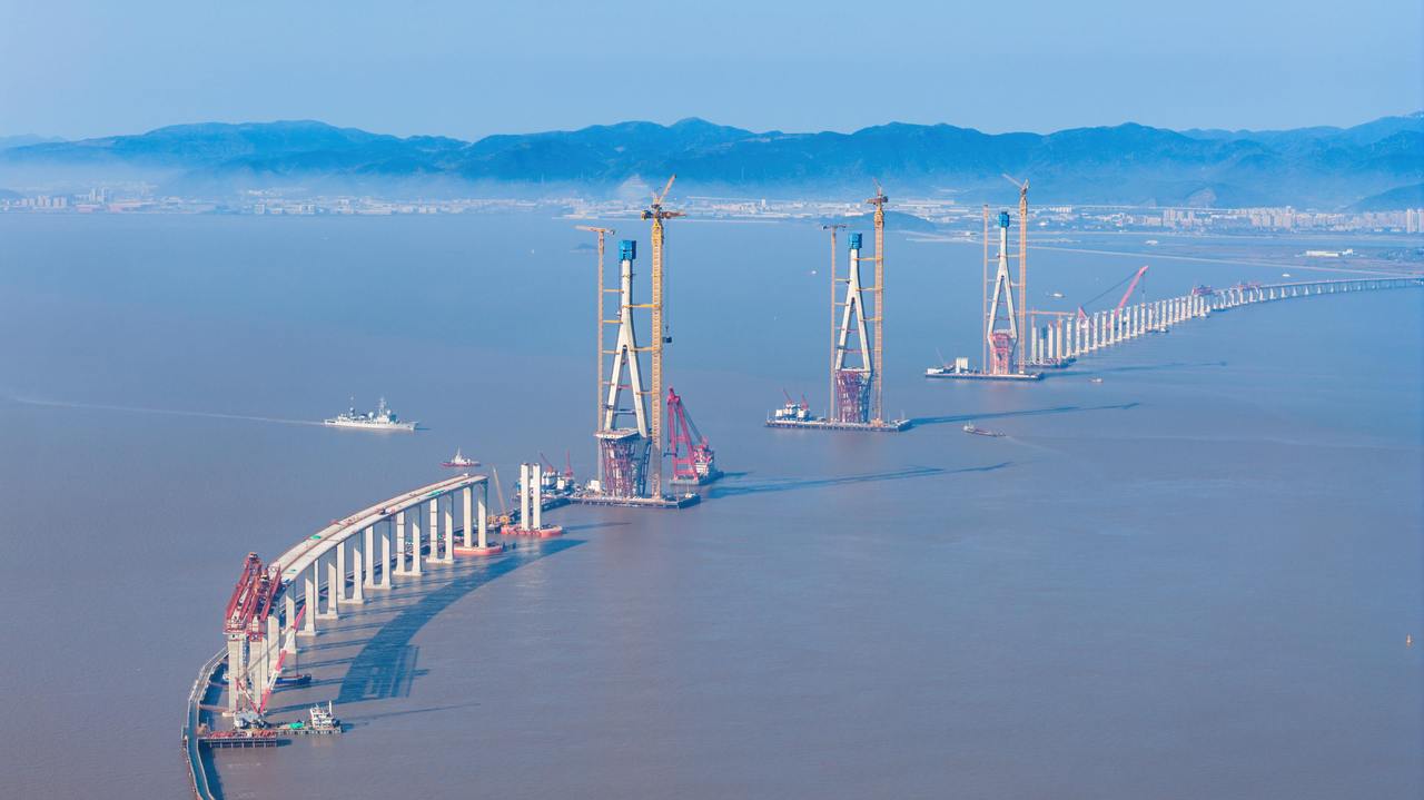正在建设中的六横公路大桥二期工程.jpg