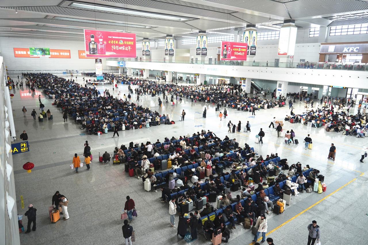 阜阳西站候车大厅场景。张续亮 摄