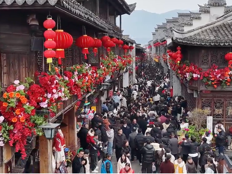 新春走基层