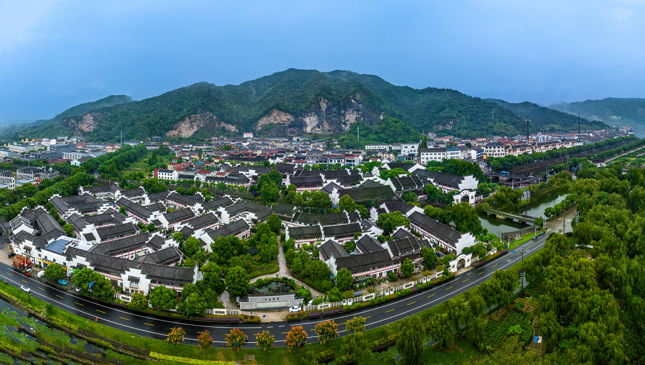 姚东门户 山水大隐.jpg