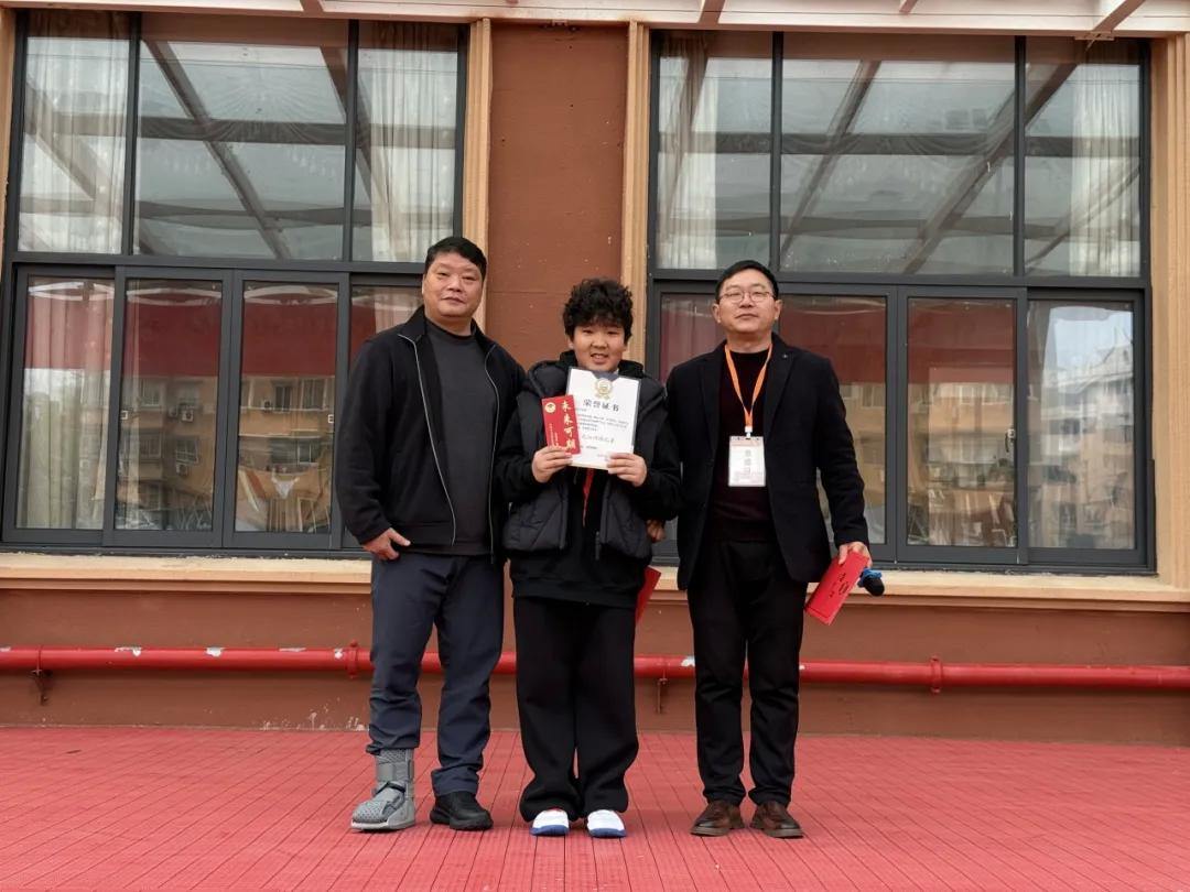 2029767635108810752.webp 图片