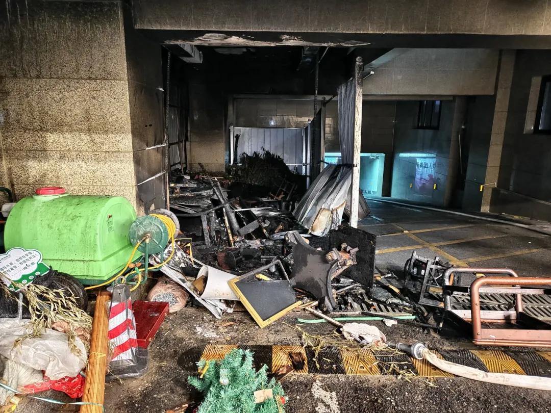 2029767634928455680.webp 图片