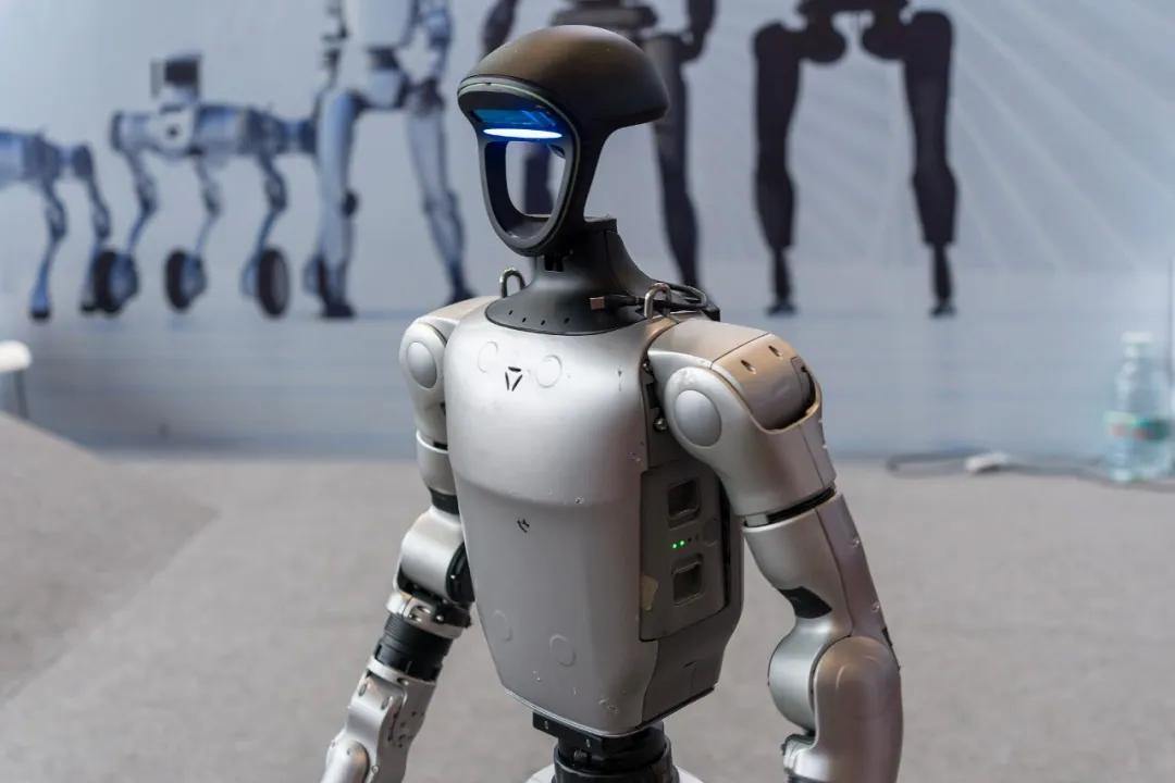 2031551614749167616.webp 图片