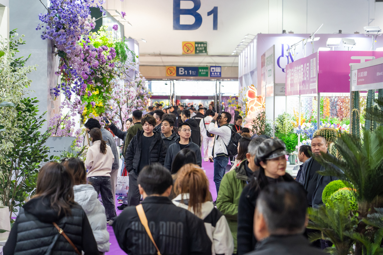 展会现场客商云集。主办方供图
