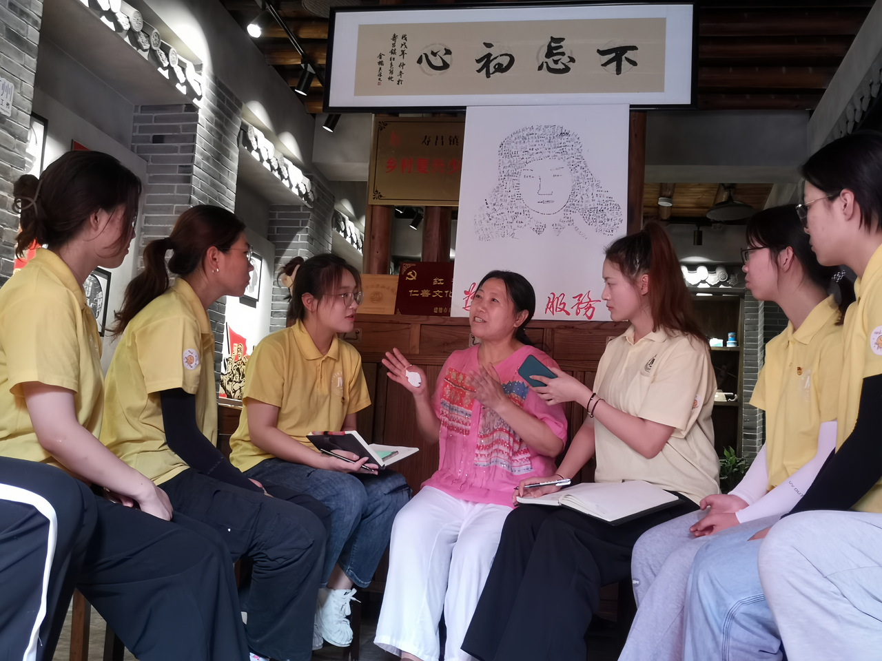 寻访道德模范-与榜样面对面活动.jpg