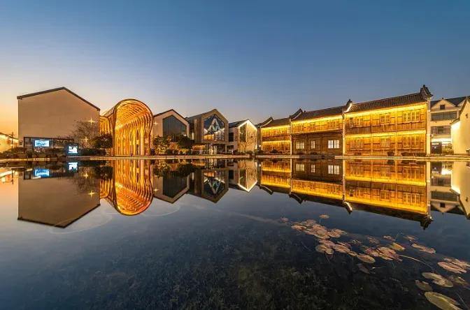 2035360294766637056.webp 图片