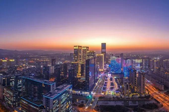 2035360295051849728.webp 图片