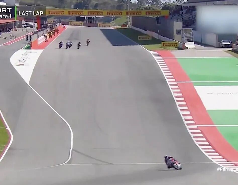 2039123624564092928.jpg 图片