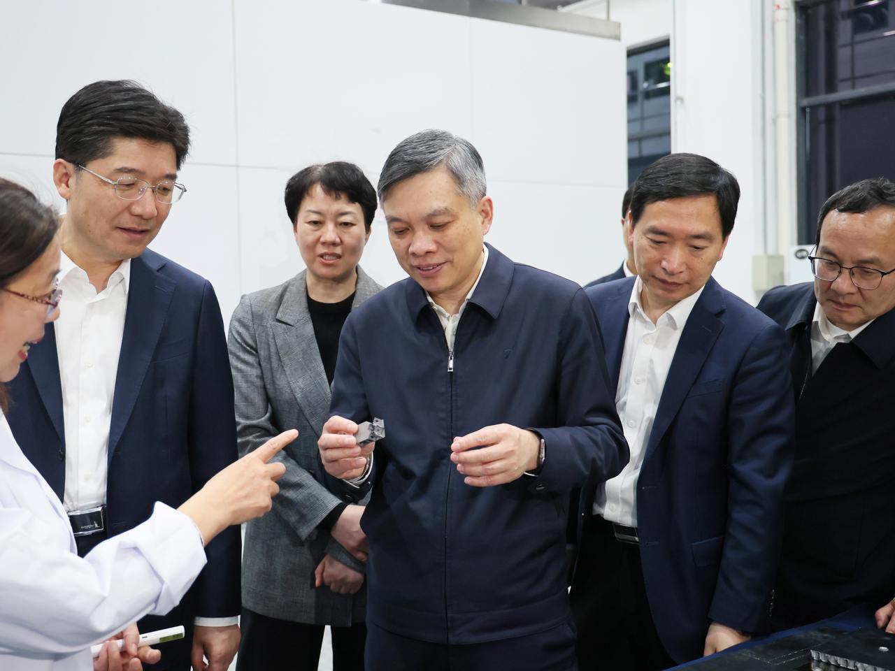 刘捷在杭州专题调研软件和信息服务业发展工作时强调 深化人工智能赋能 提升融合发展水平 加快推动服务业高质量发展