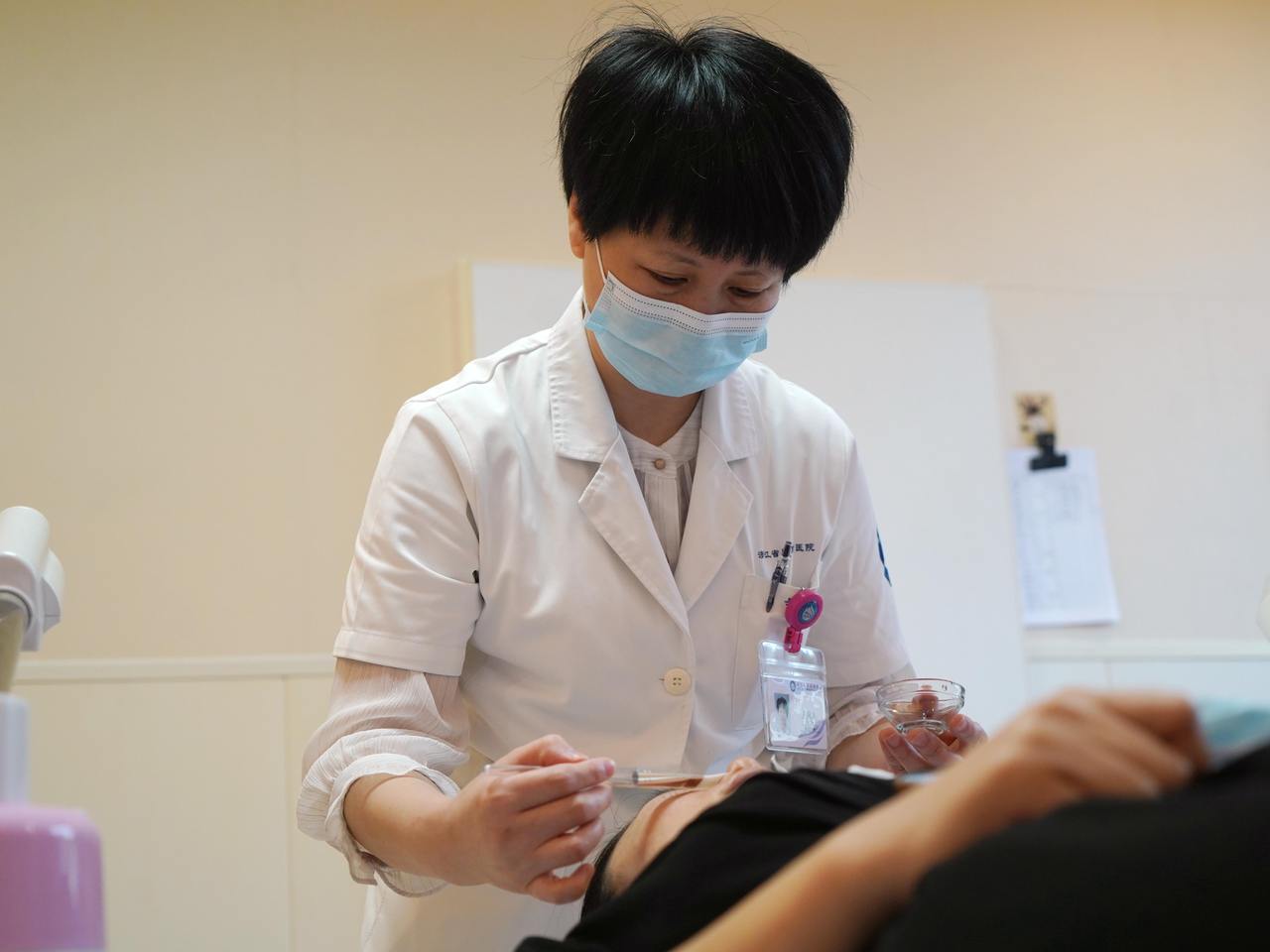 美容院针清一个月，初中生变“花脸”！皮肤科专家紧急提醒