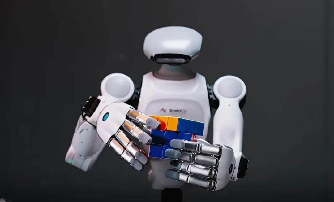 2044949886431916032.webp 图片